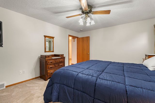 915 Pleasant Hill Drive, De Witt, IA 52472