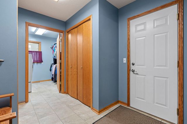915 Pleasant Hill Drive, De Witt, IA 52472