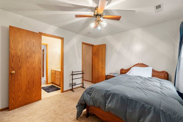 915 Pleasant Hill Drive, De Witt, IA 52472