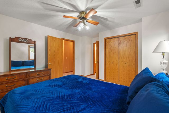 915 Pleasant Hill Drive, De Witt, IA 52472