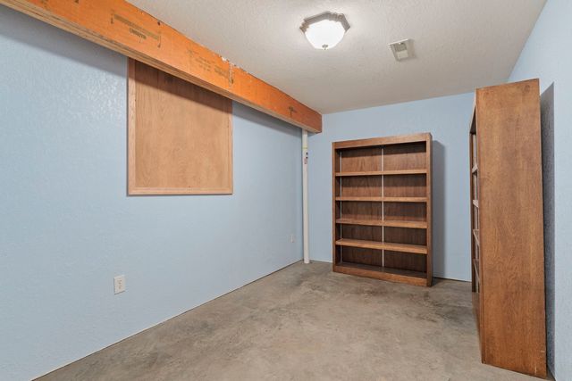 915 Pleasant Hill Drive, De Witt, IA 52472
