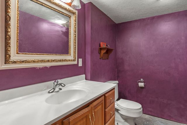 915 Pleasant Hill Drive, De Witt, IA 52472