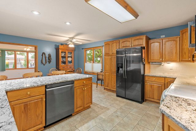 915 Pleasant Hill Drive, De Witt, IA 52472