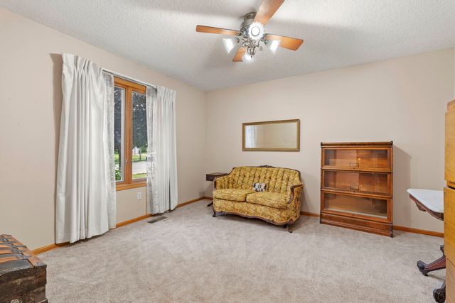 915 Pleasant Hill Drive, De Witt, IA 52472