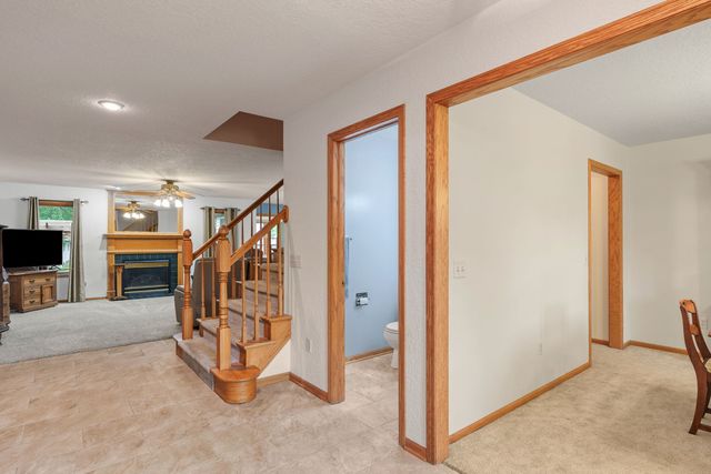915 Pleasant Hill Drive, De Witt, IA 52472