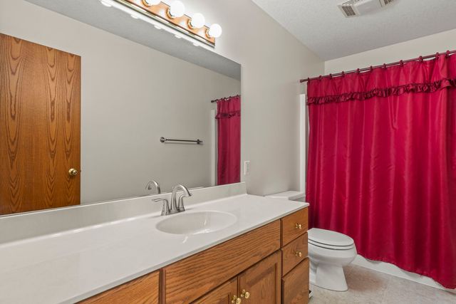 915 Pleasant Hill Drive, De Witt, IA 52472