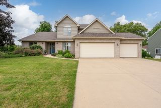 915 Pleasant Hill Drive, De Witt, IA 52472