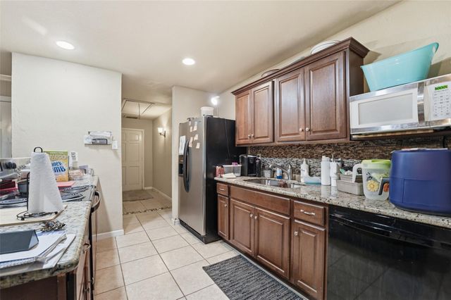 4850 Raven Ridge Dr, Houston, TX 77053