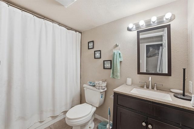 4850 Raven Ridge Dr, Houston, TX 77053