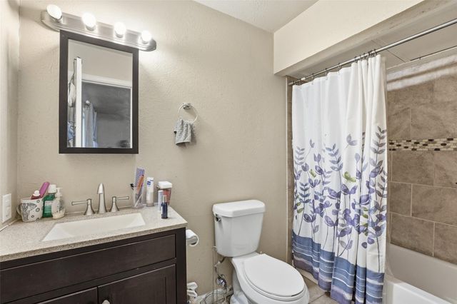 4850 Raven Ridge Dr, Houston, TX 77053