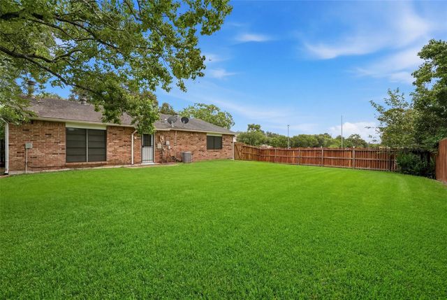4850 Raven Ridge Dr, Houston, TX 77053