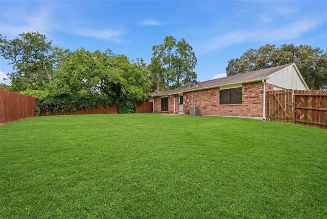 4850 Raven Ridge Dr, Houston, TX 77053