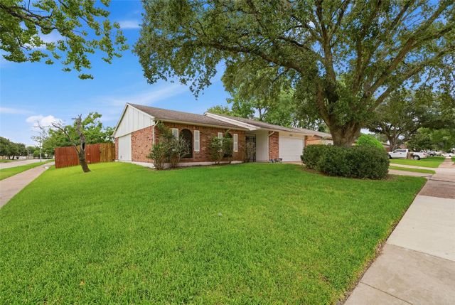 4850 Raven Ridge Dr, Houston, TX 77053