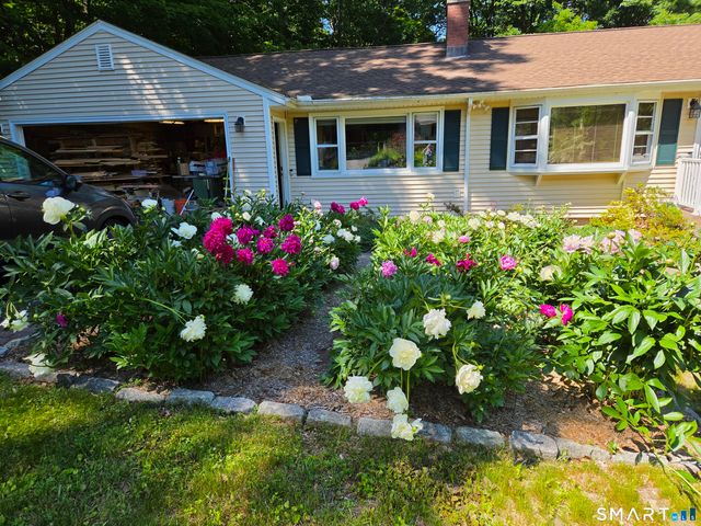 25 Mountain View Road, Bethany, CT 06524