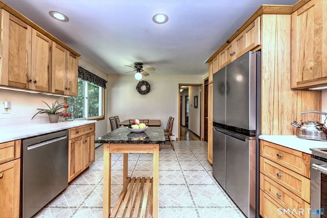 25 Mountain View Road, Bethany, CT 06524