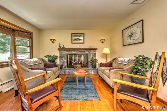 25 Mountain View Road, Bethany, CT 06524