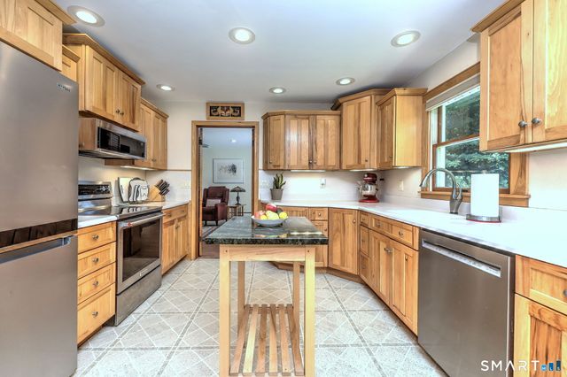 25 Mountain View Road, Bethany, CT 06524