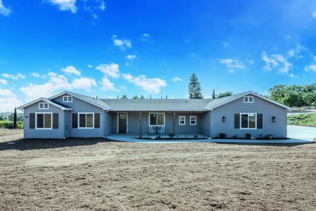 1904 Grey Rabbit Hollow Lane, Fallbrook, CA 92028