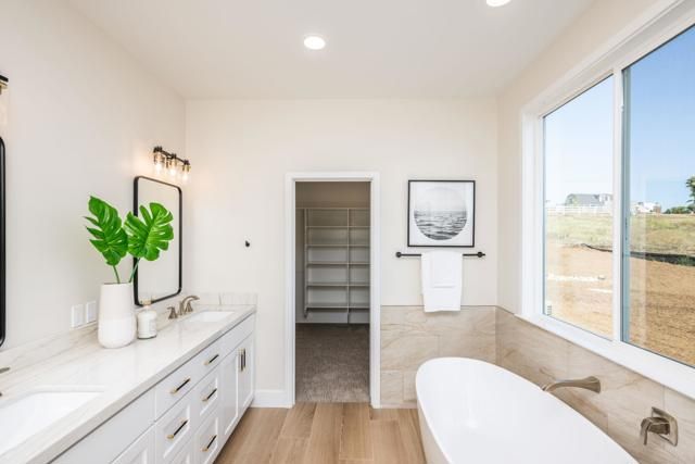 1904 Grey Rabbit Hollow Lane, Fallbrook, CA 92028