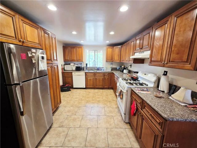 20959 Strathern, Canoga Park, CA 91304
