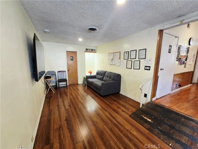 20959 Strathern, Canoga Park, CA 91304