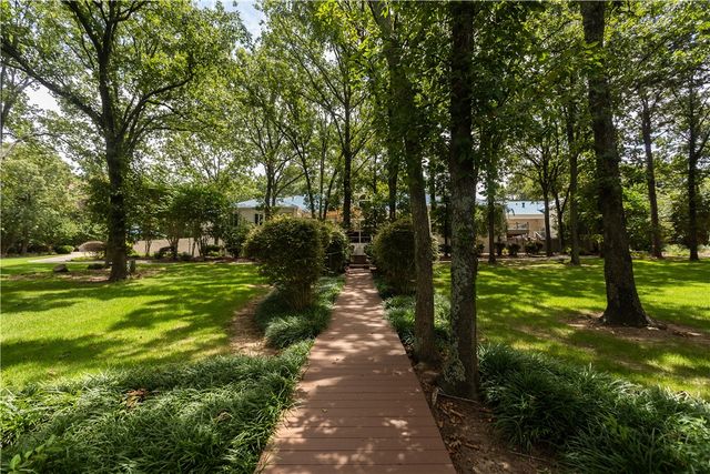 1686 Marina Road, Russellville, AR 72802