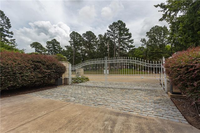 1686 Marina Road, Russellville, AR 72802