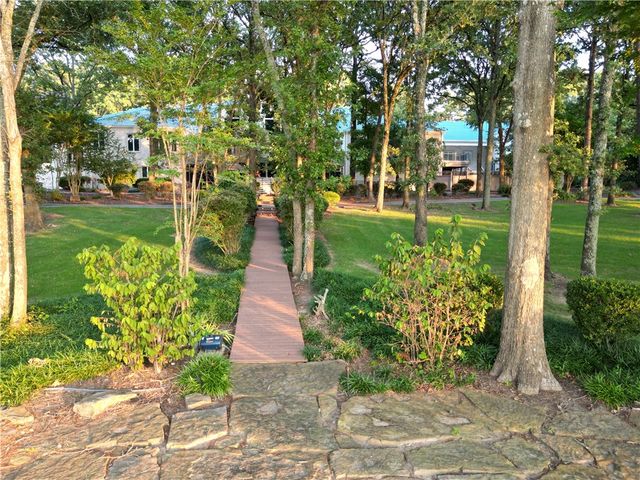 1686 Marina Road, Russellville, AR 72802