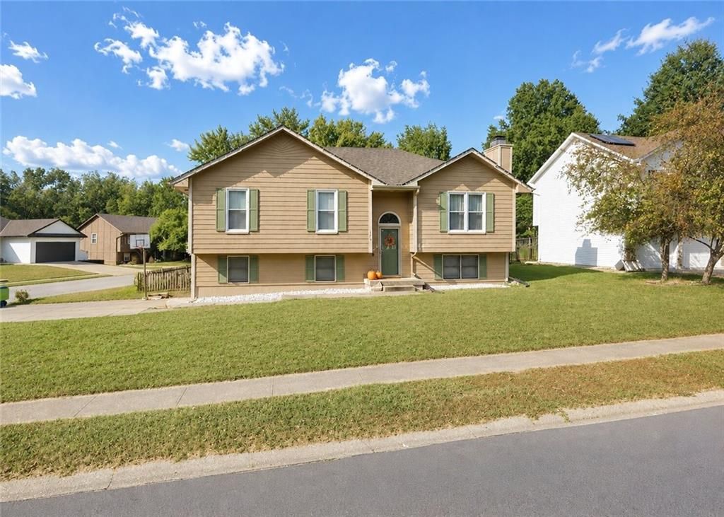800 NE Bristol Drive, Lee's Summit, MO 64086