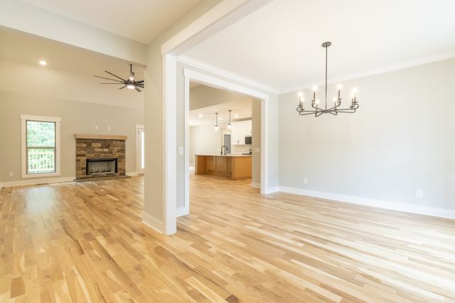 1183 Hangar Dr, Springfield, TN 37172