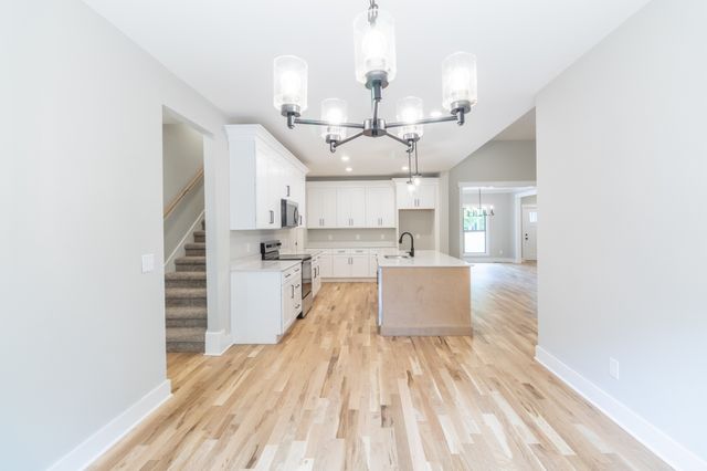 1183 Hangar Dr, Springfield, TN 37172