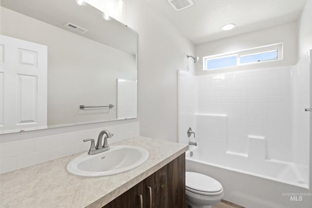 3844 E Freedom Tower Dr, Nampa, ID 83686