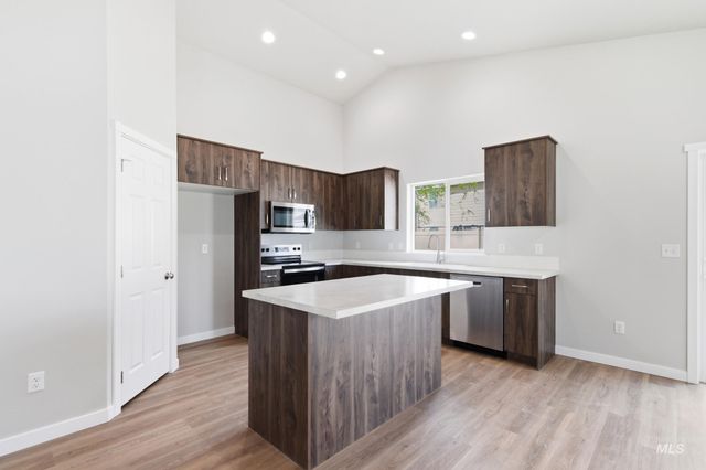 3844 E Freedom Tower Dr, Nampa, ID 83686