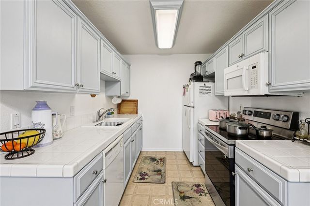 2094 E Grand Ave 33, Escondido, CA 92027