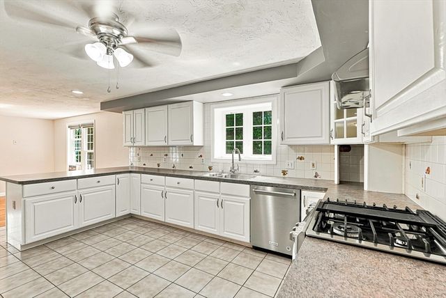 22 Stoney Hill Rd, Shrewsbury, MA 01545