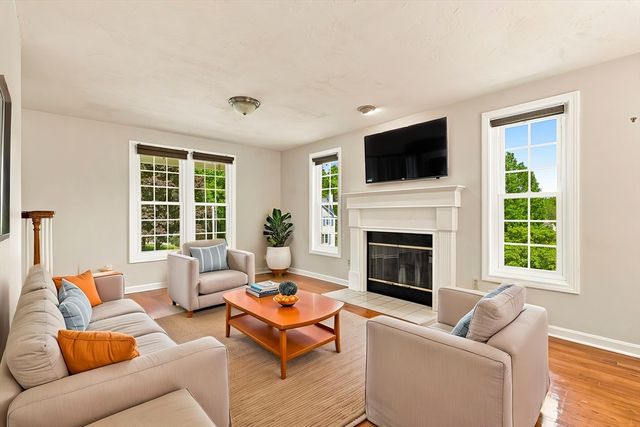 22 Stoney Hill Rd, Shrewsbury, MA 01545