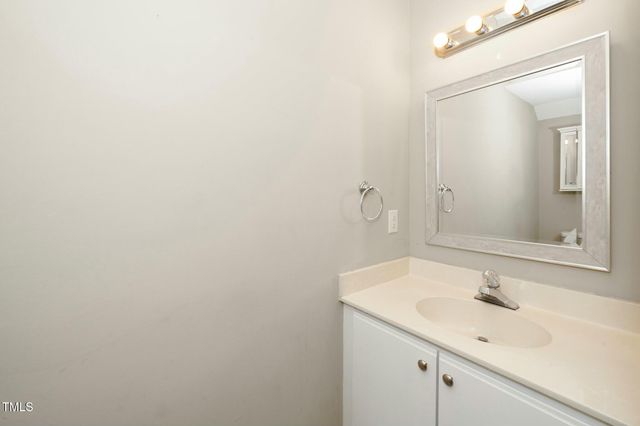 6011 Winterpointe Lane, Raleigh, NC 27606