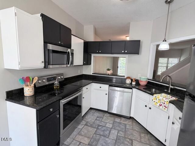 6011 Winterpointe Lane, Raleigh, NC 27606