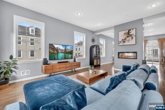 48 Roosevelt Drive, Wood Ridge, NJ 07075