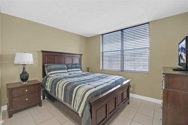 2901 NW 48th Avenue 355, Lauderdale Lakes, FL 33313