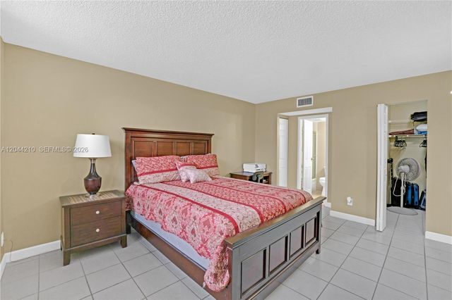 2901 NW 48th Avenue 355, Lauderdale Lakes, FL 33313