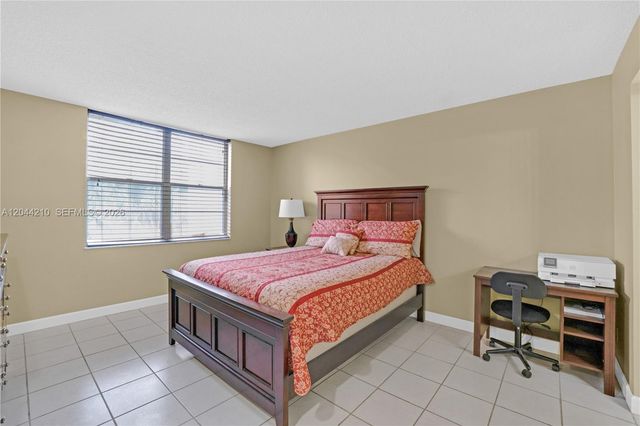 2901 NW 48th Avenue 355, Lauderdale Lakes, FL 33313