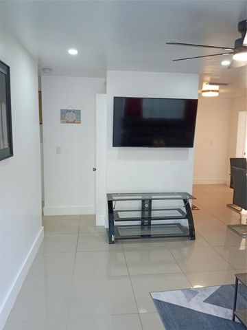 2701 NE 9th Avenue, Pompano Beach, FL 33064