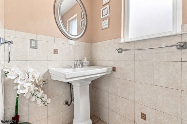 606 Britton St, Elizabeth City, NJ 07202