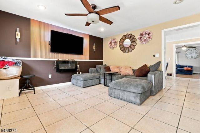 606 Britton St, Elizabeth City, NJ 07202