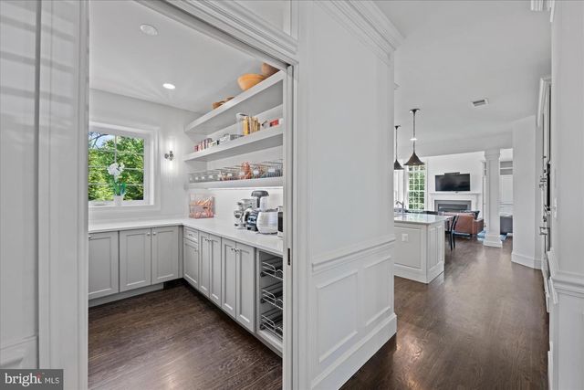 6158 TOMPKINS DR, Mclean, VA 22101