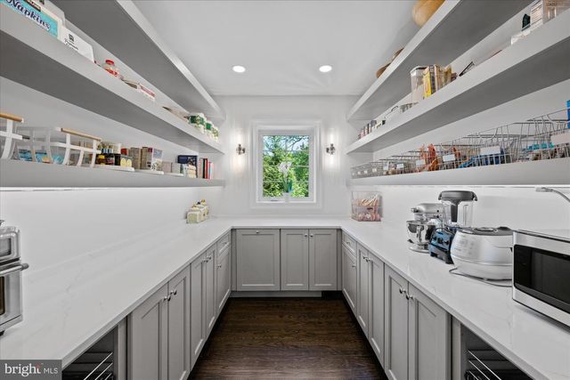 6158 TOMPKINS DR, Mclean, VA 22101
