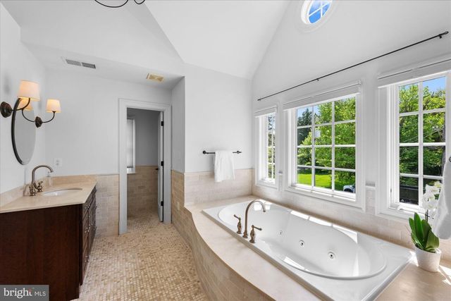 6158 TOMPKINS DR, Mclean, VA 22101
