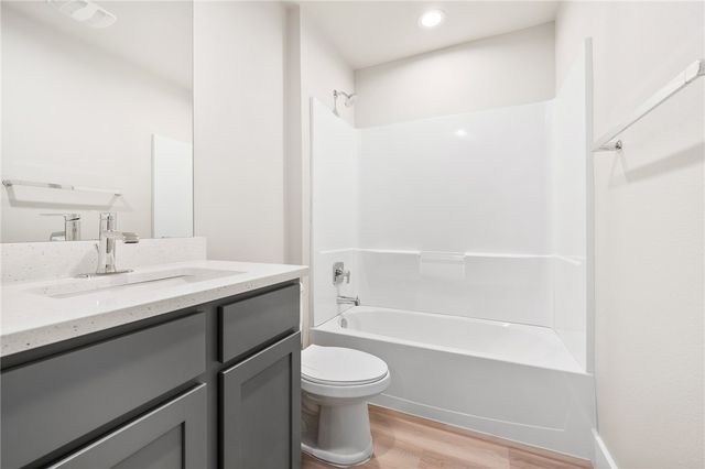 1013 Las Palmas Dr, Rockport, TX 78382