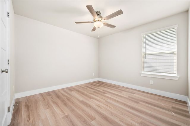 1013 Las Palmas Dr, Rockport, TX 78382